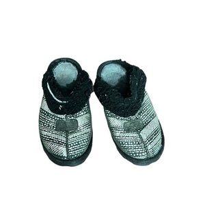 Ugg slippers size 5